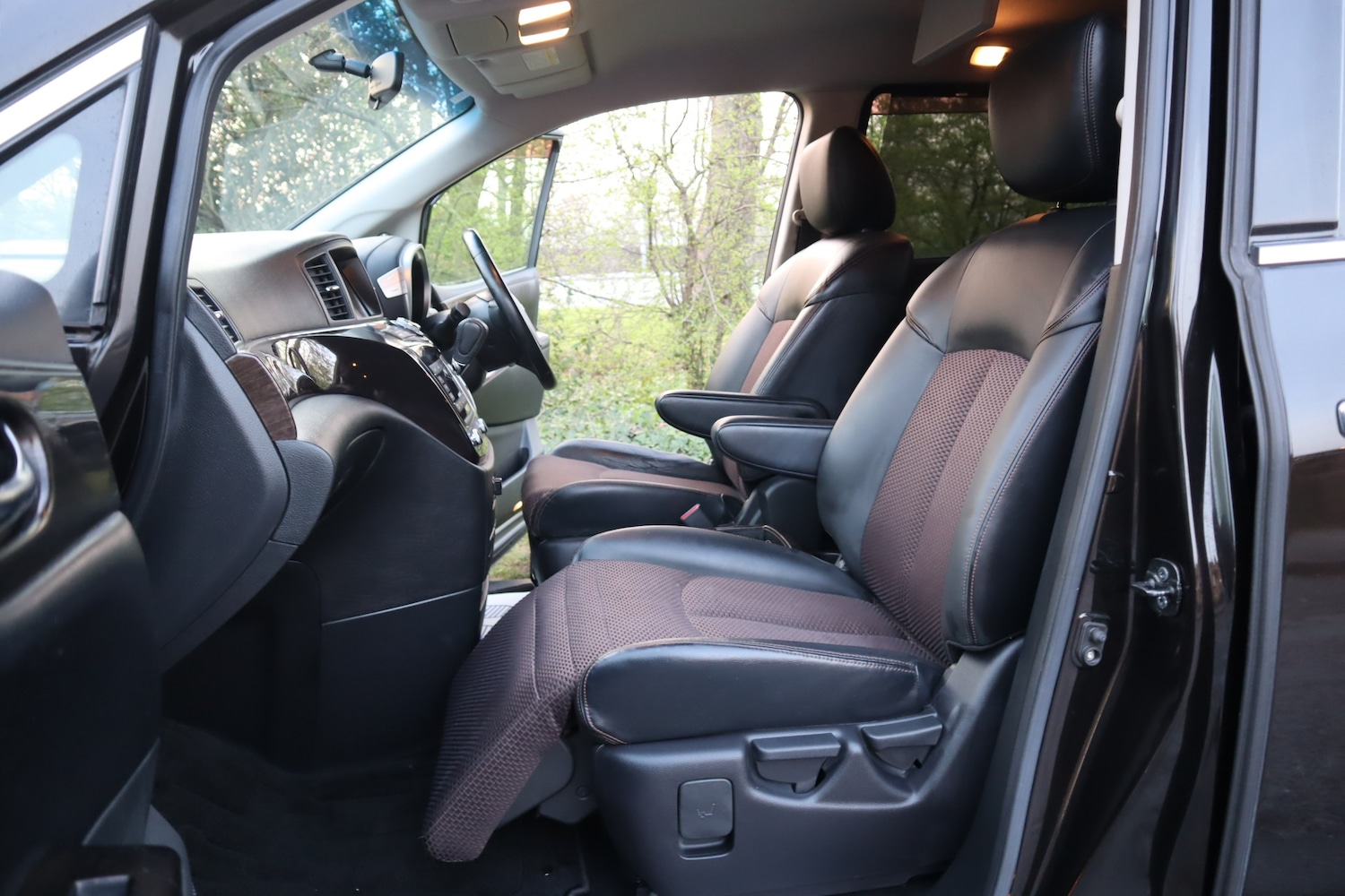 Used Nissan Elgrand 2011 for sale - 77994452: Photo 13