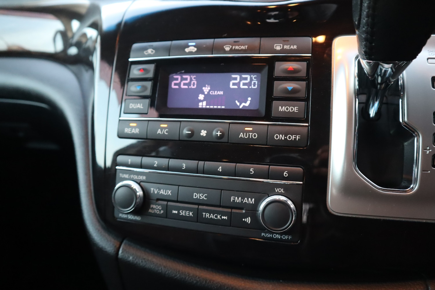 Used Nissan Elgrand 2011 for sale - 77994452: Photo 19