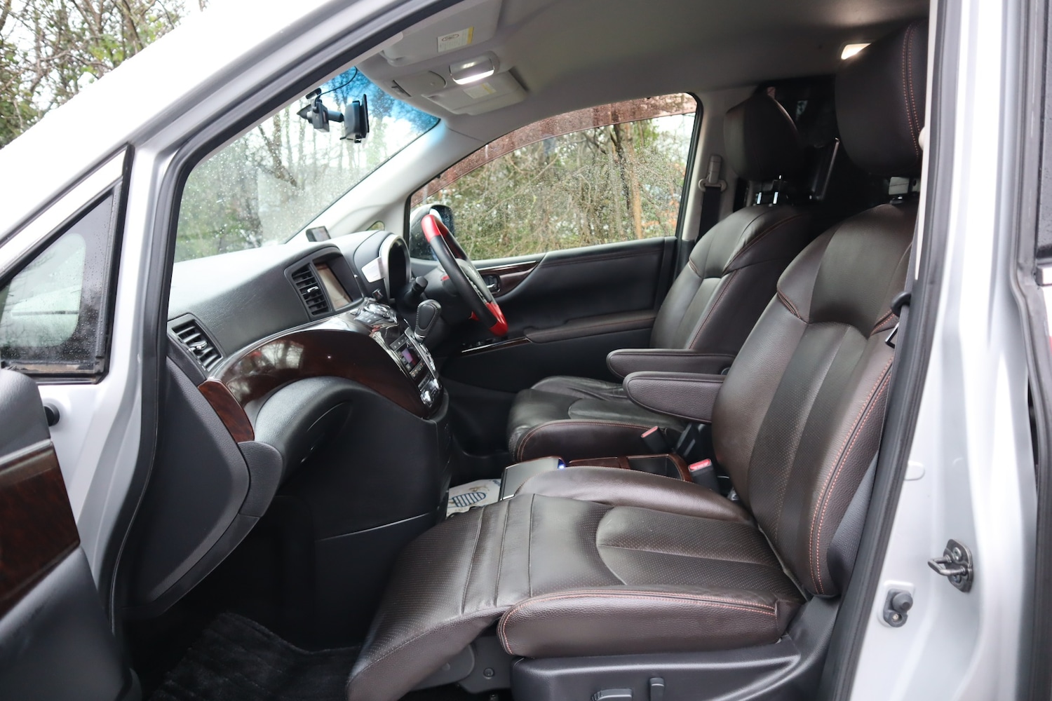 Used Nissan Elgrand 2012 for sale - 77175972: Photo 13