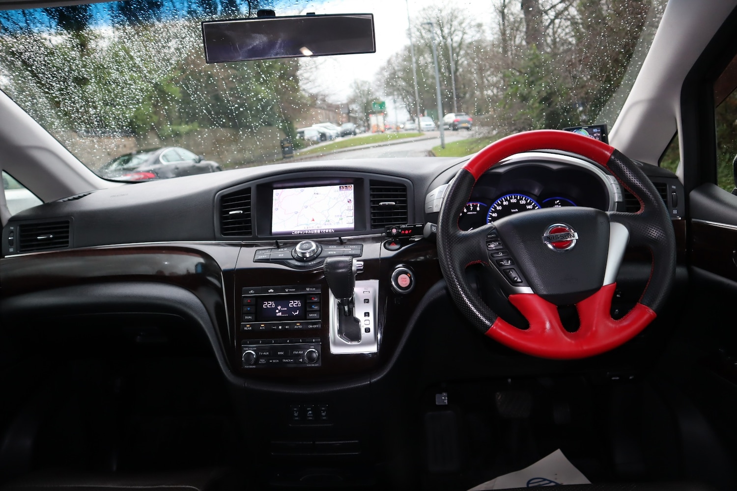 Used Nissan Elgrand 2012 for sale - 77175972: Photo 15