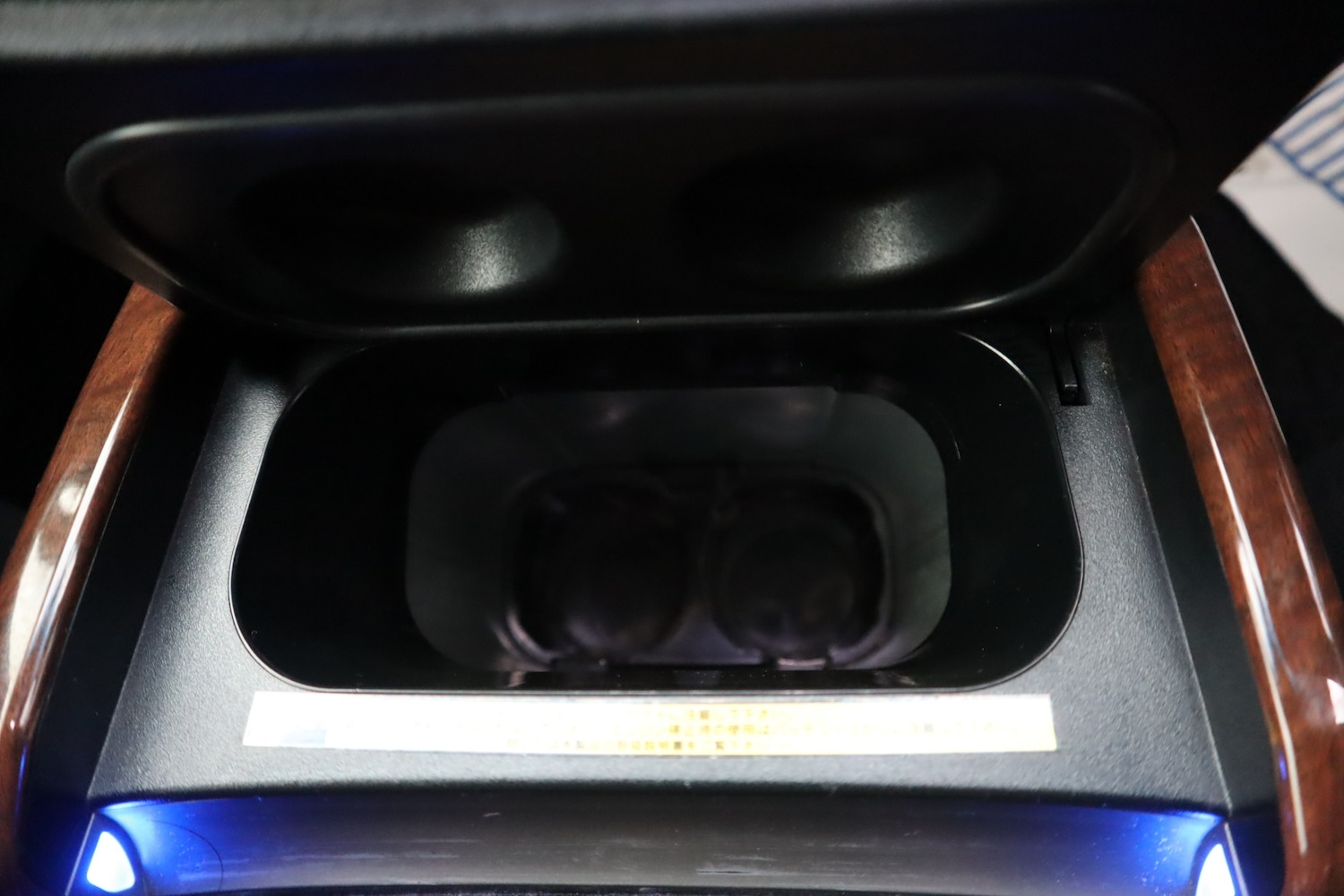 Used Nissan Elgrand 2012 for sale - 77175972: Photo 20