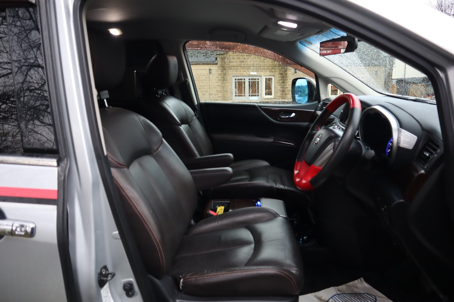 Used Nissan Elgrand 2012 for sale - 77175972: Photo 9