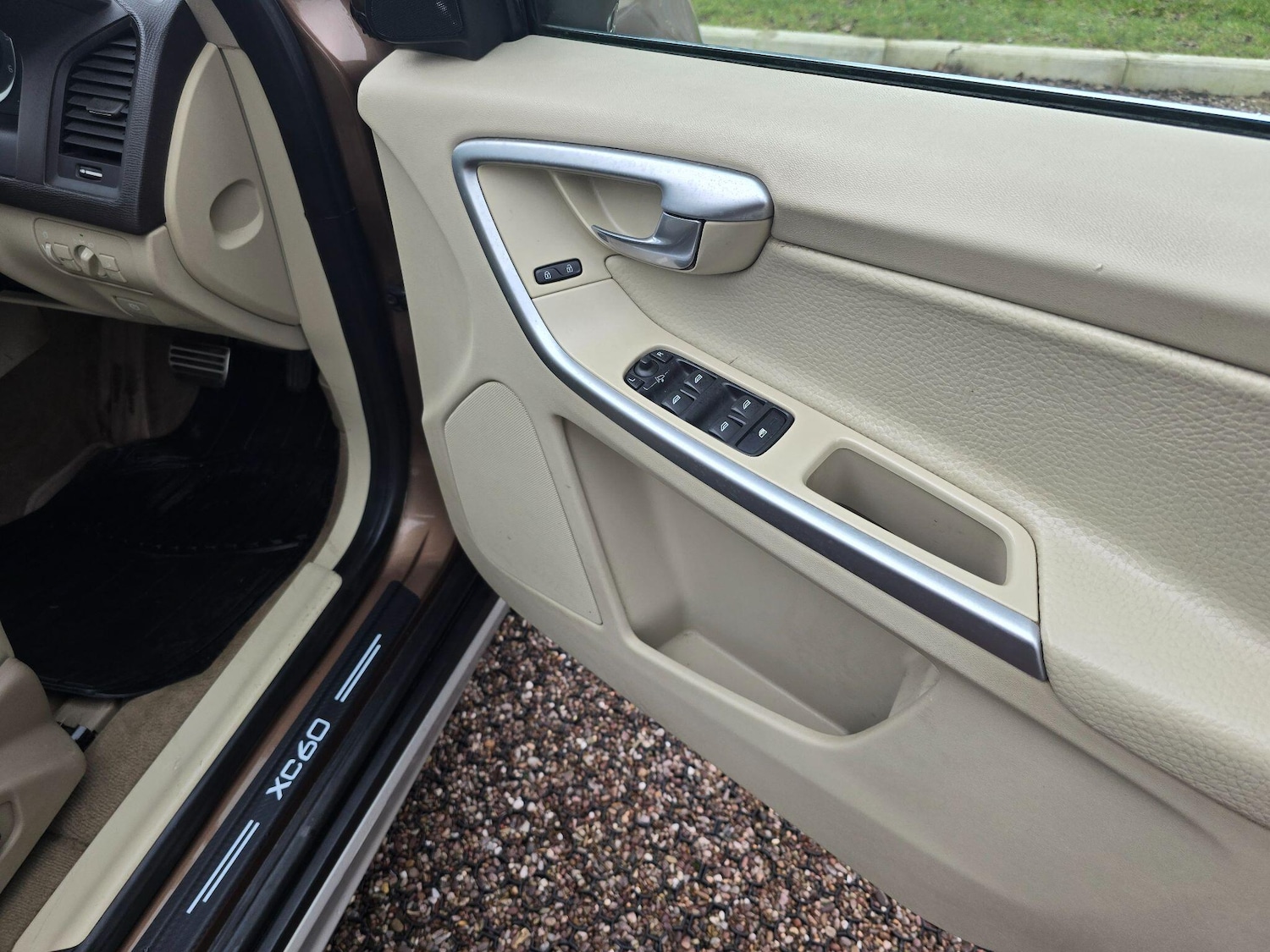 Used Volvo XC60 2010 for sale - 77412140: Photo 10