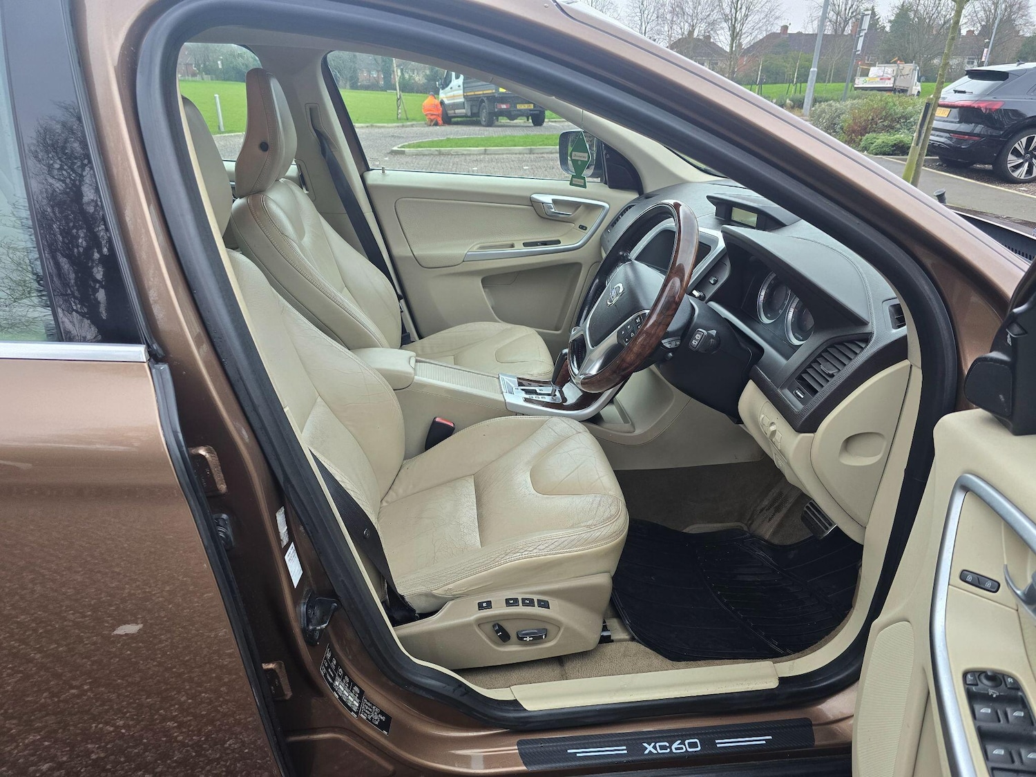 Used Volvo XC60 2010 for sale - 77412140: Photo 11