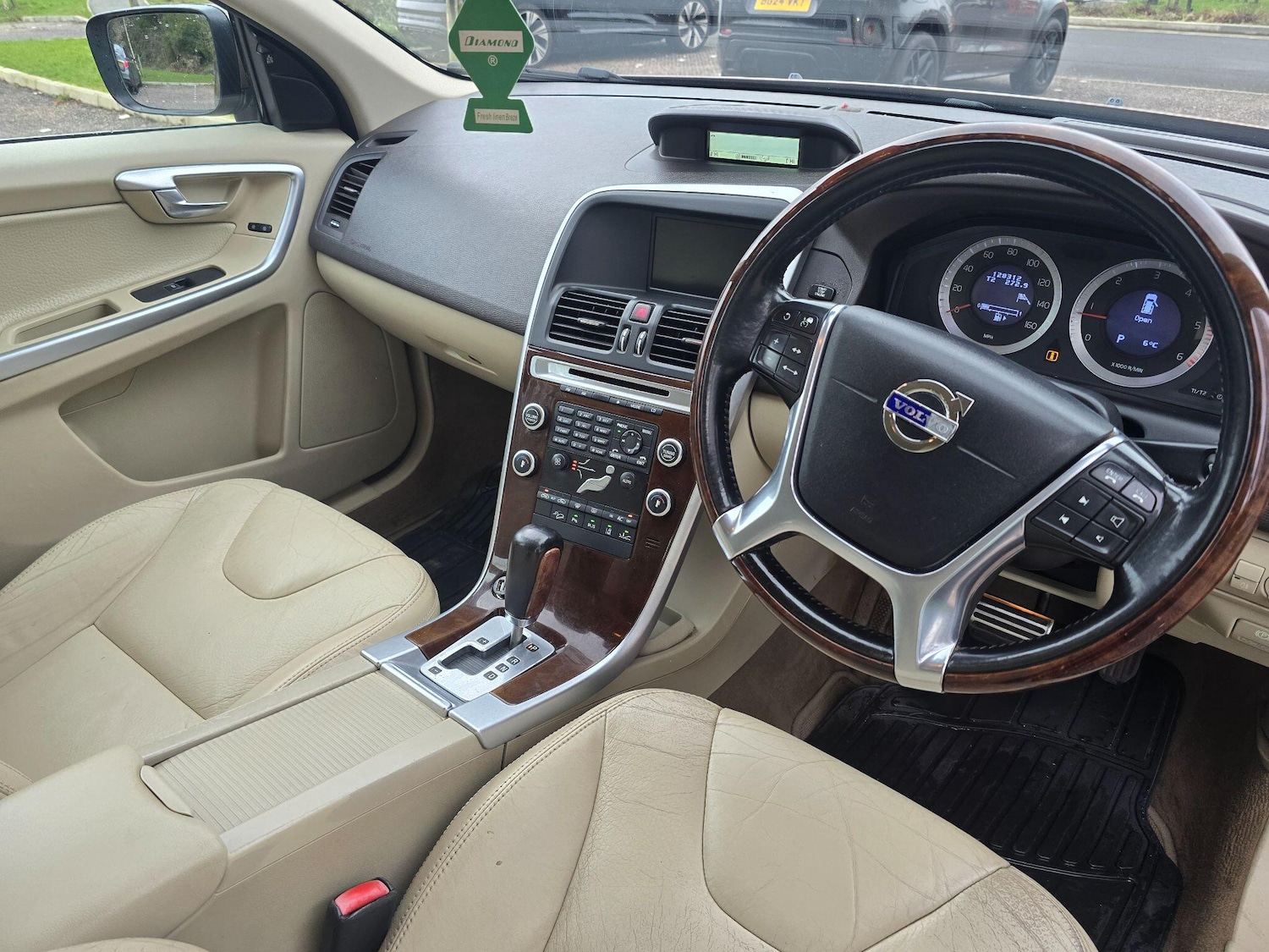 Used Volvo XC60 2010 for sale - 77412140: Photo 14