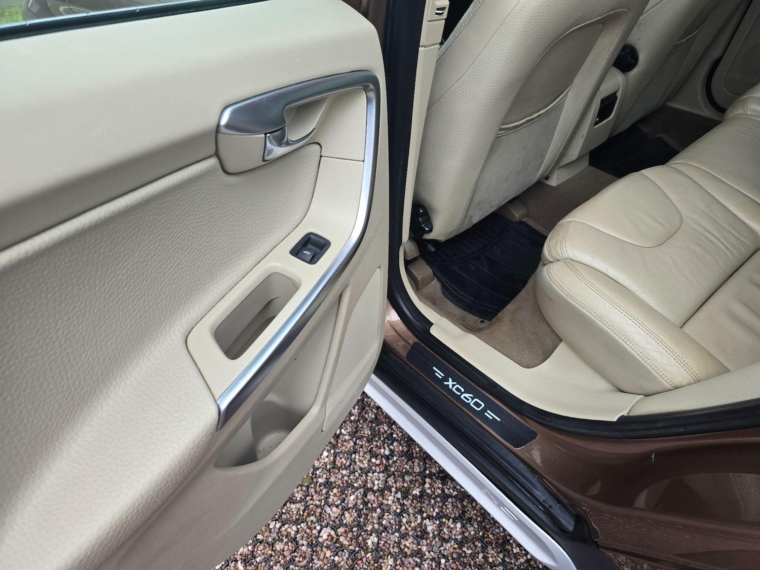 Used Volvo XC60 2010 for sale - 77412140: Photo 24