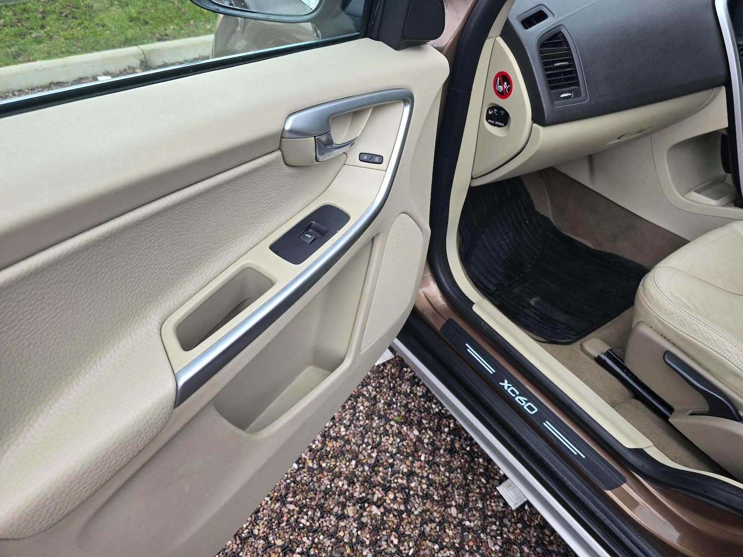 Used Volvo XC60 2010 for sale - 77412140: Photo 28