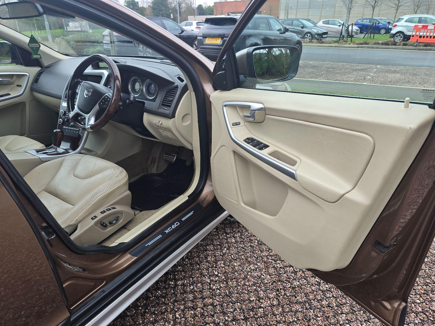 Used Volvo XC60 2010 for sale - 77412140: Photo 9