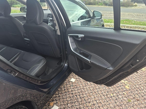 Used Volvo V60 2011 for sale - 76215386: Photo 11