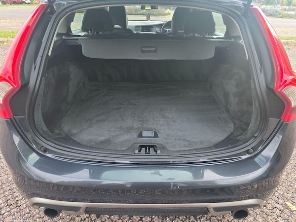 Used Volvo V60 2011 for sale - 76215386: Photo 16