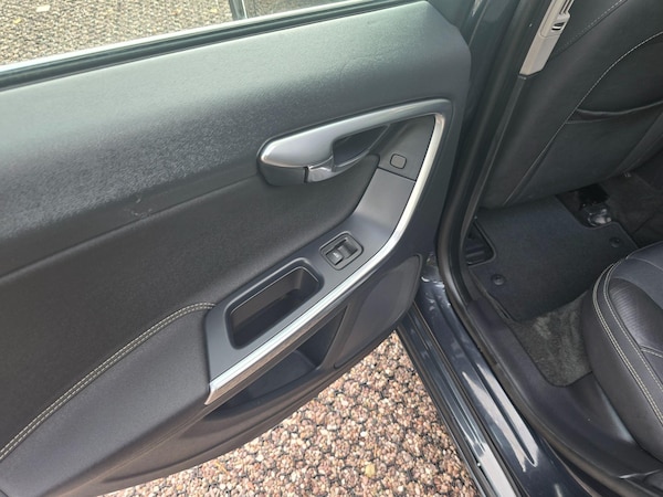 Used Volvo V60 2011 for sale - 76215386: Photo 21