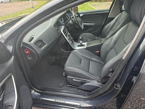 Used Volvo V60 2011 for sale - 76215386: Photo 26