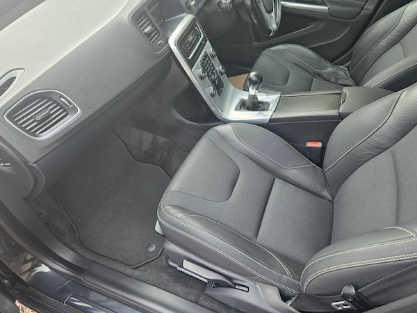 Used Volvo V60 2011 for sale - 76215386: Photo 27