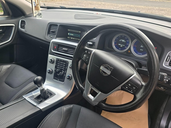Used Volvo V60 2011 for sale - 76215386: Photo 30