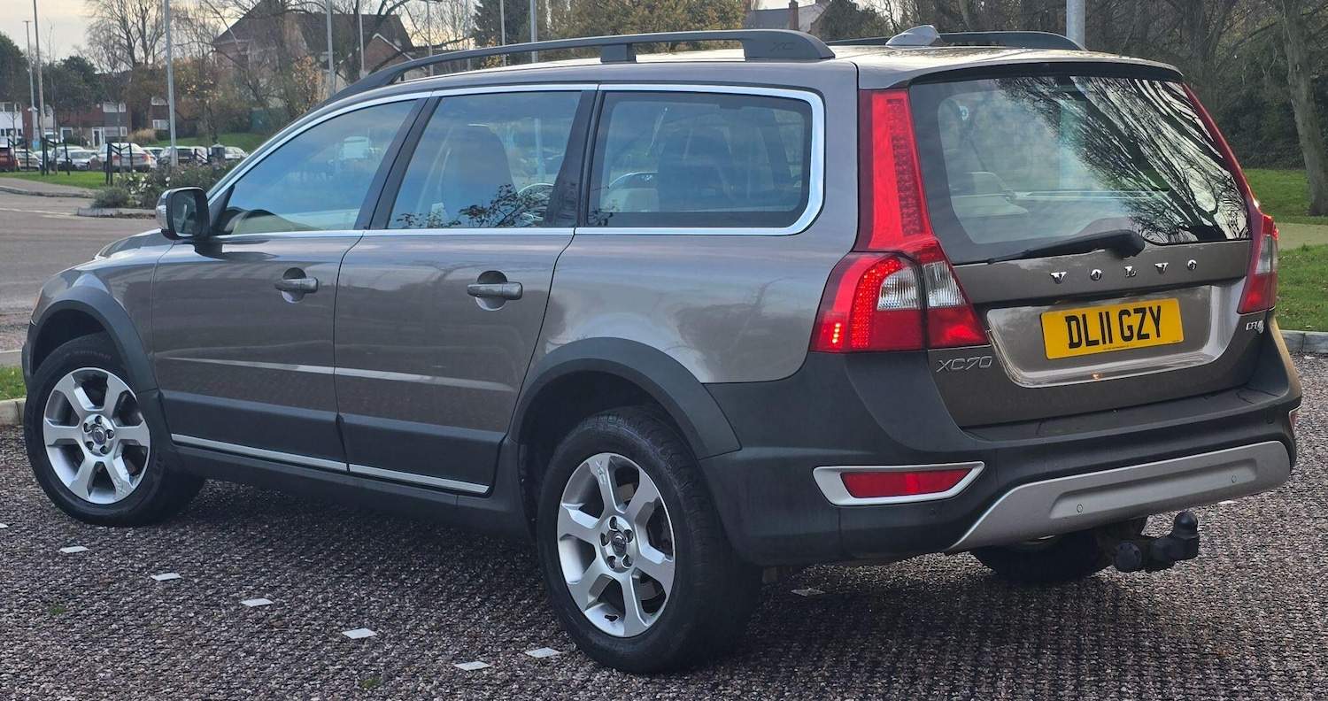 Used Volvo XC70 2011 for sale - 76572024: Photo 2