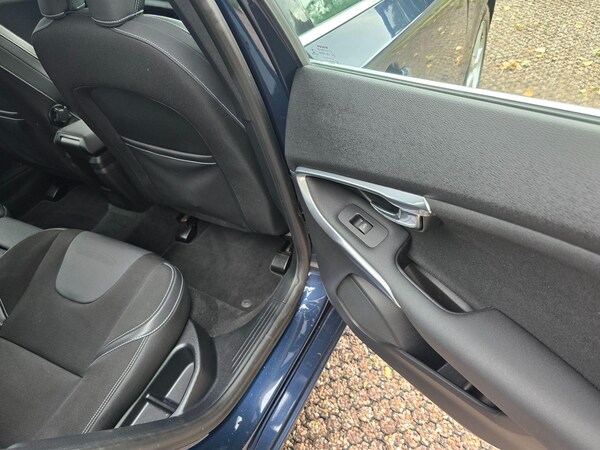 Used Volvo V40 2012 for sale - 76214354: Photo 17