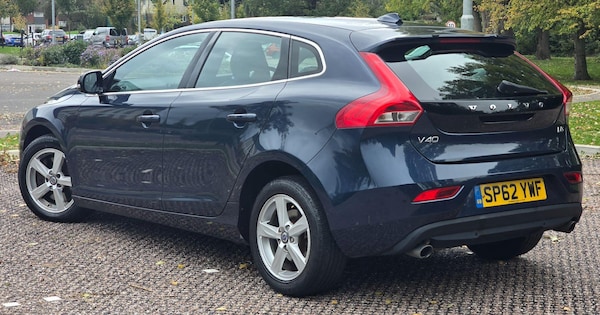 Used Volvo V40 2012 for sale - 76214354: Photo 2