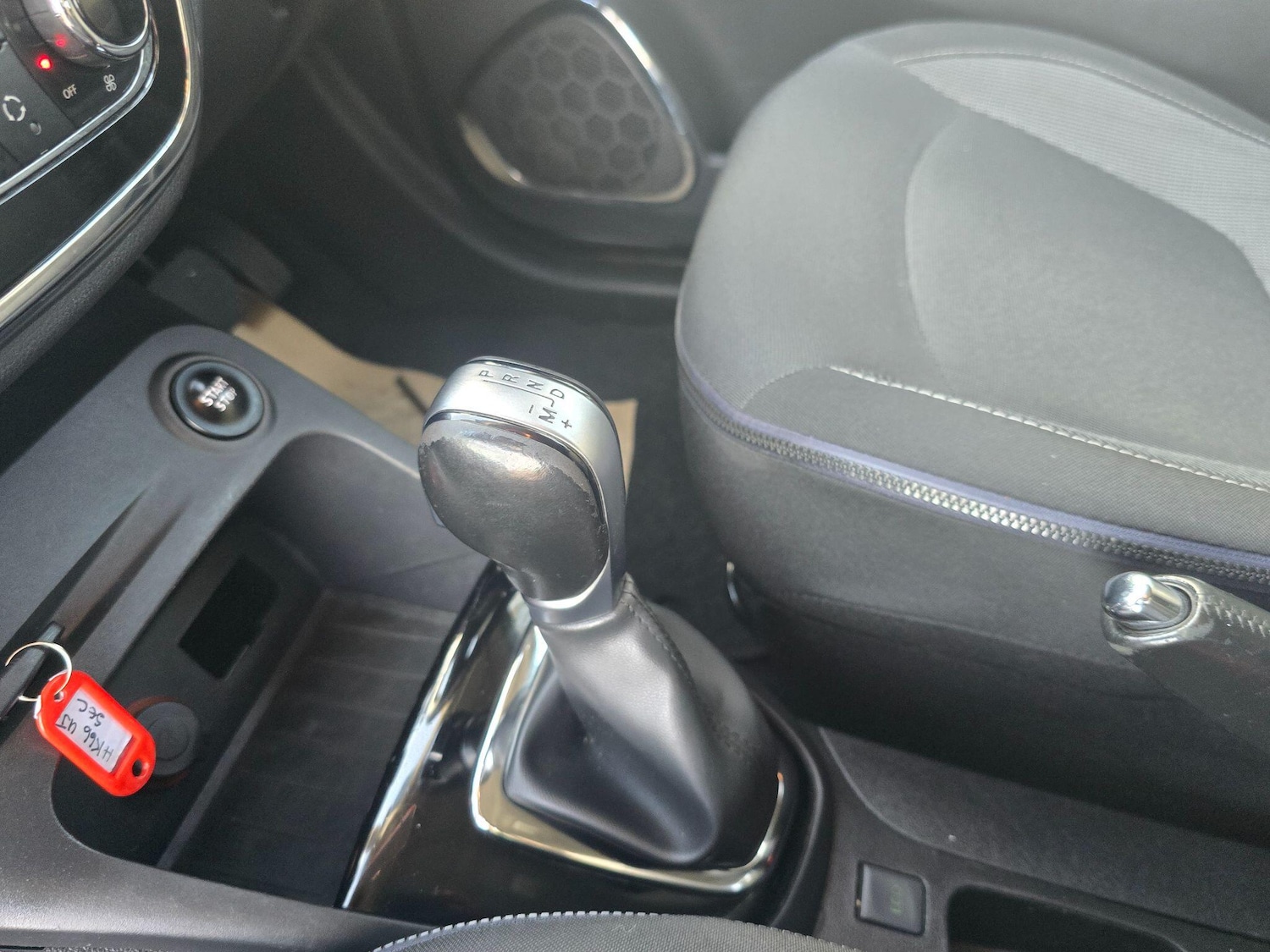 Used Renault Captur for sale - 77266728: Photo 27