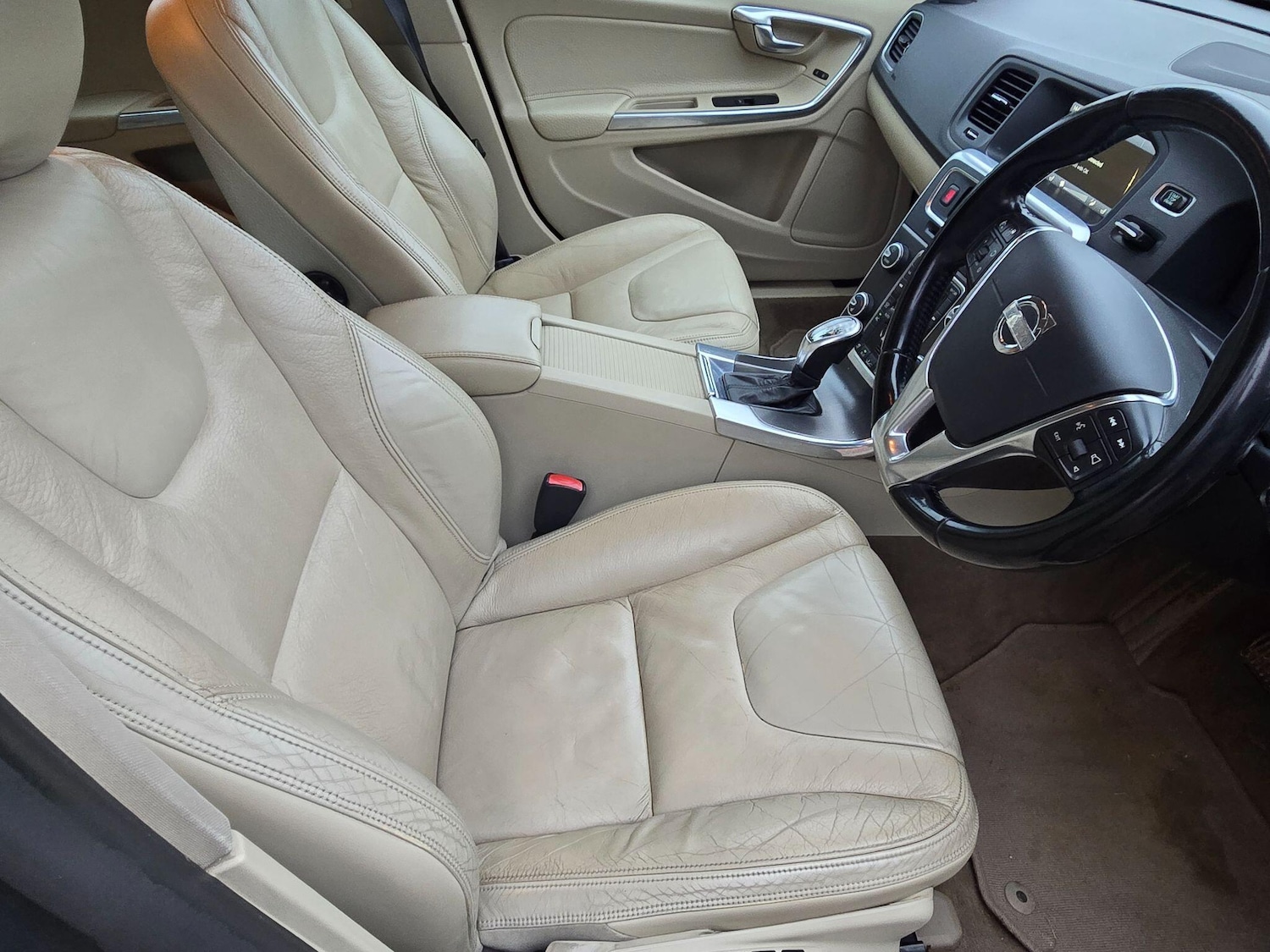 Used Volvo V60 for sale - 76597214: Photo 11