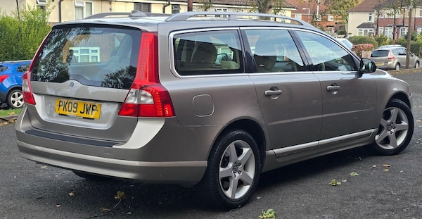 Used Volvo V70 2009 for sale - 76179315: Photo 4