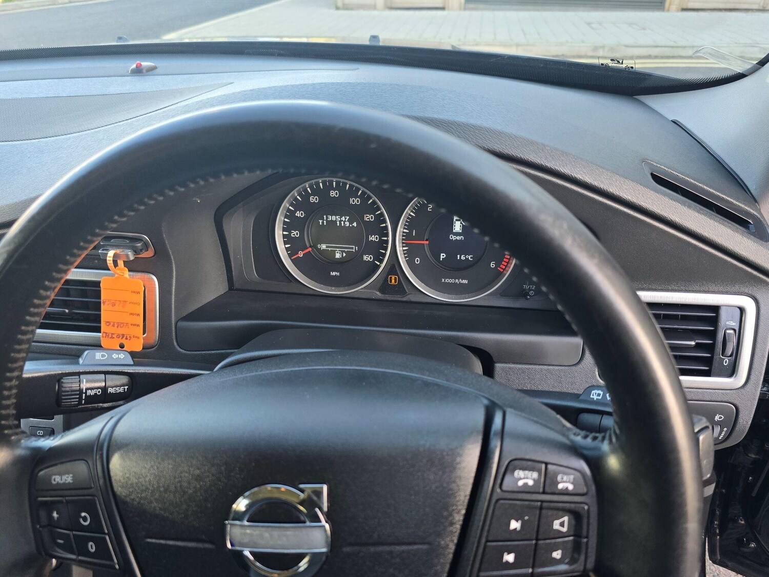 Used Volvo V70 2011 for sale - 77908618: Photo 13