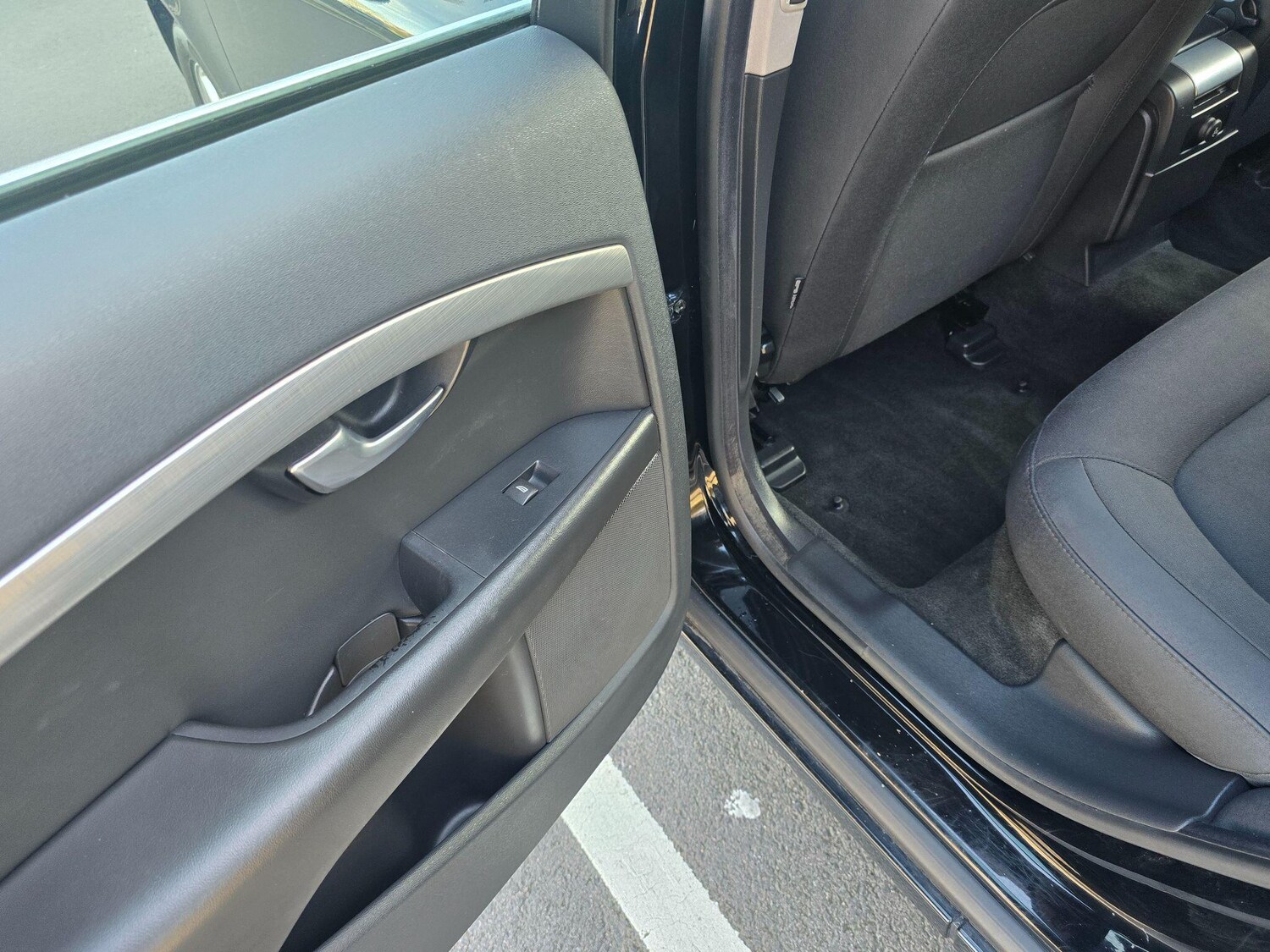 Used Volvo V70 2011 for sale - 77908618: Photo 23