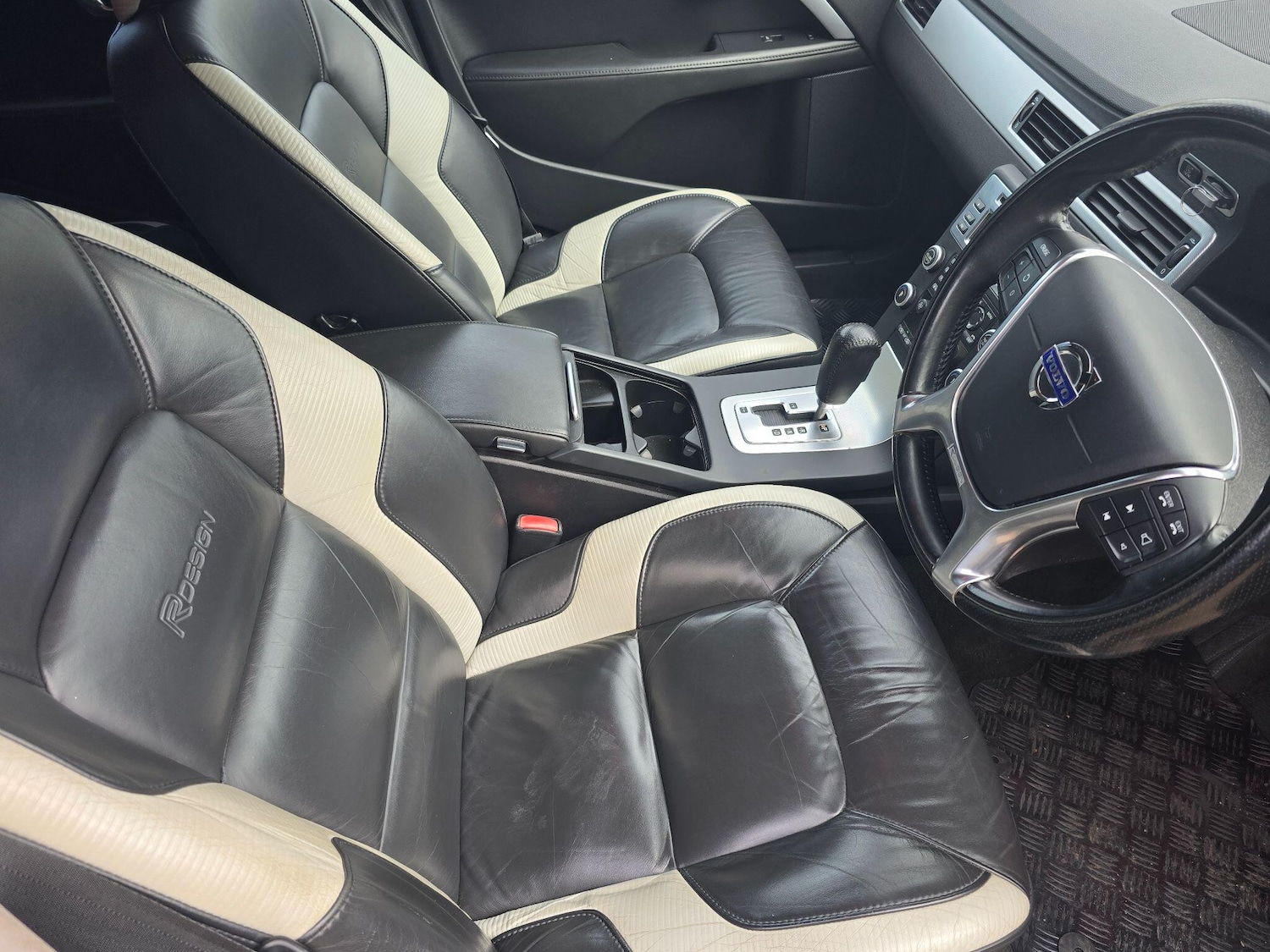 Used Volvo V70 2011 for sale - 76399295: Photo 10