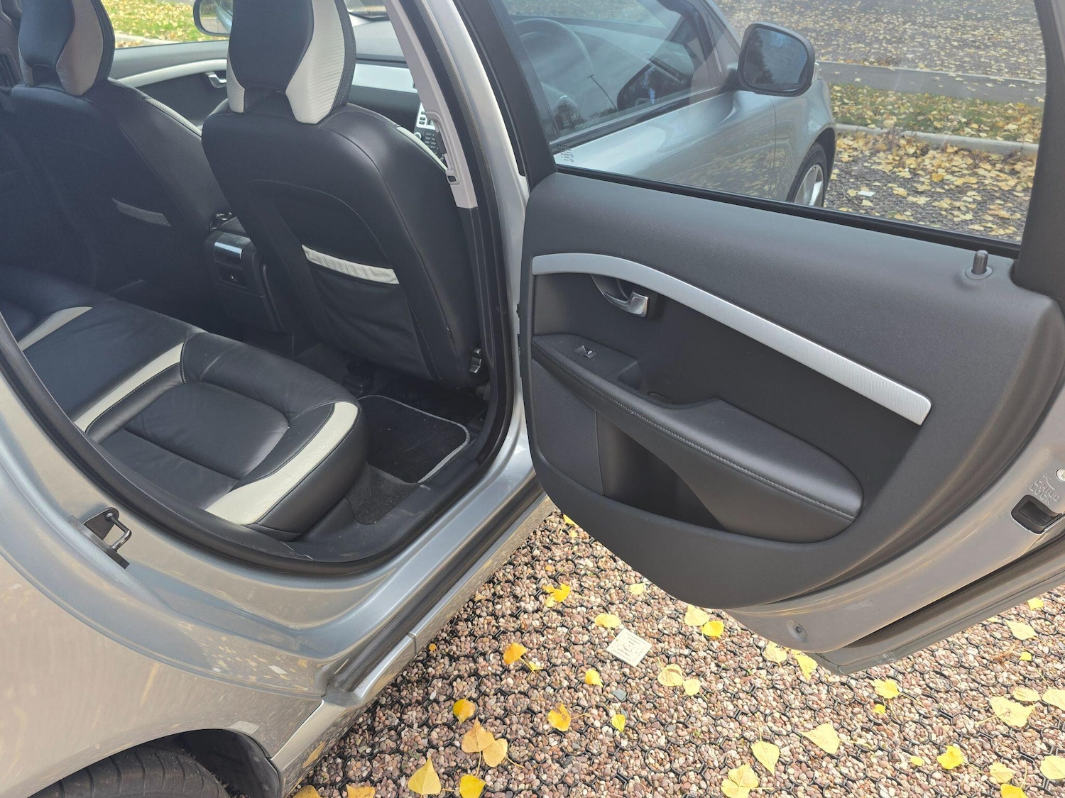 Used Volvo V70 2011 for sale - 76399295: Photo 14