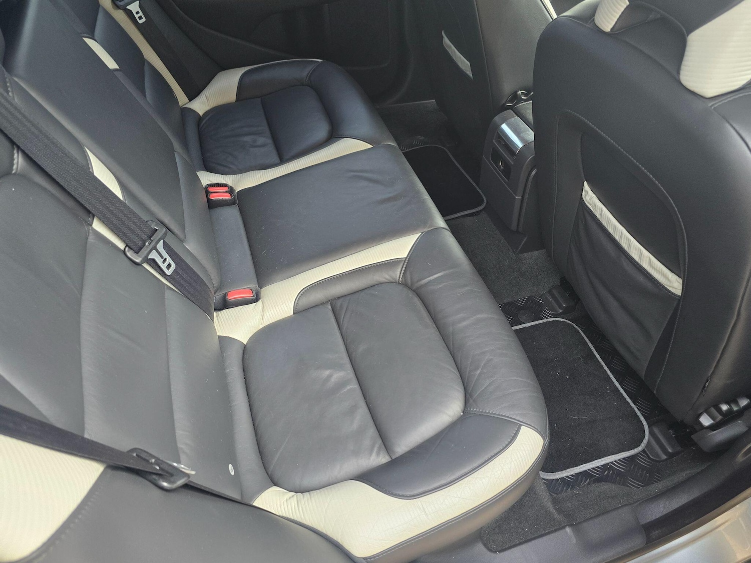 Used Volvo V70 2011 for sale - 76399295: Photo 17