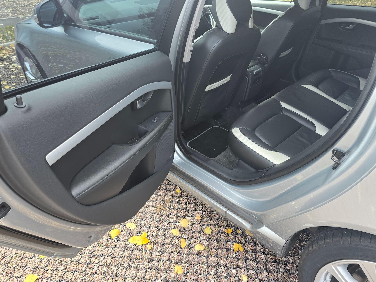 Used Volvo V70 2011 for sale - 76399295: Photo 20