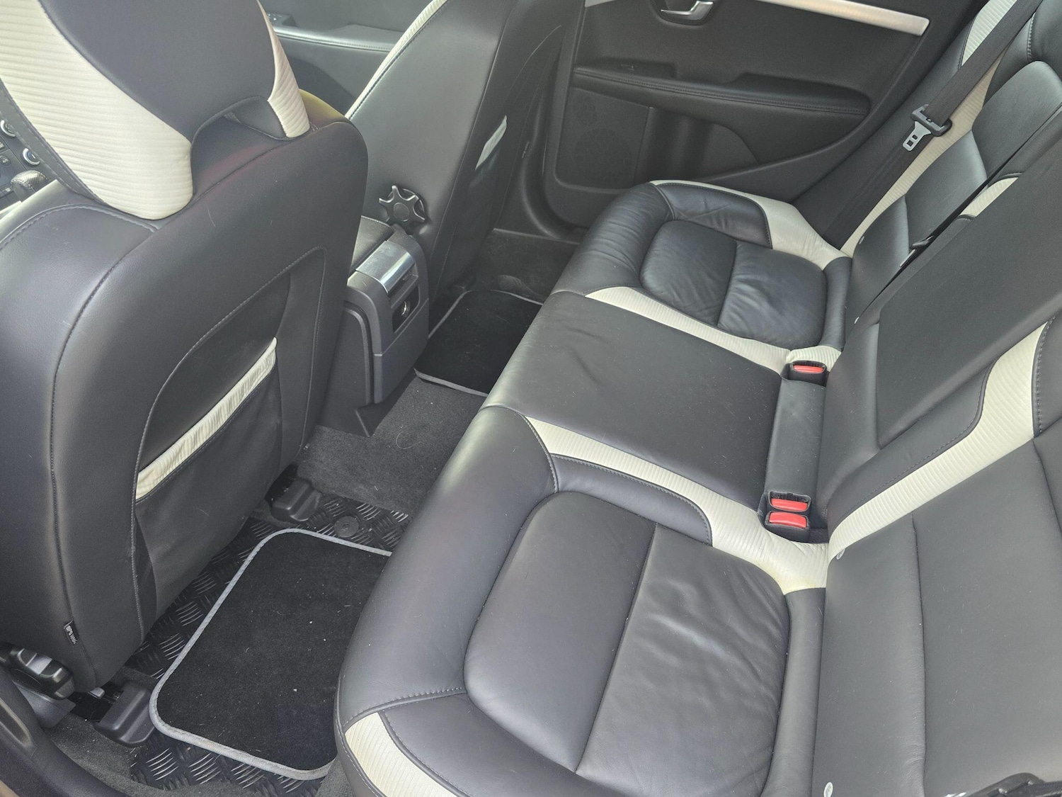 Used Volvo V70 2011 for sale - 76399295: Photo 23