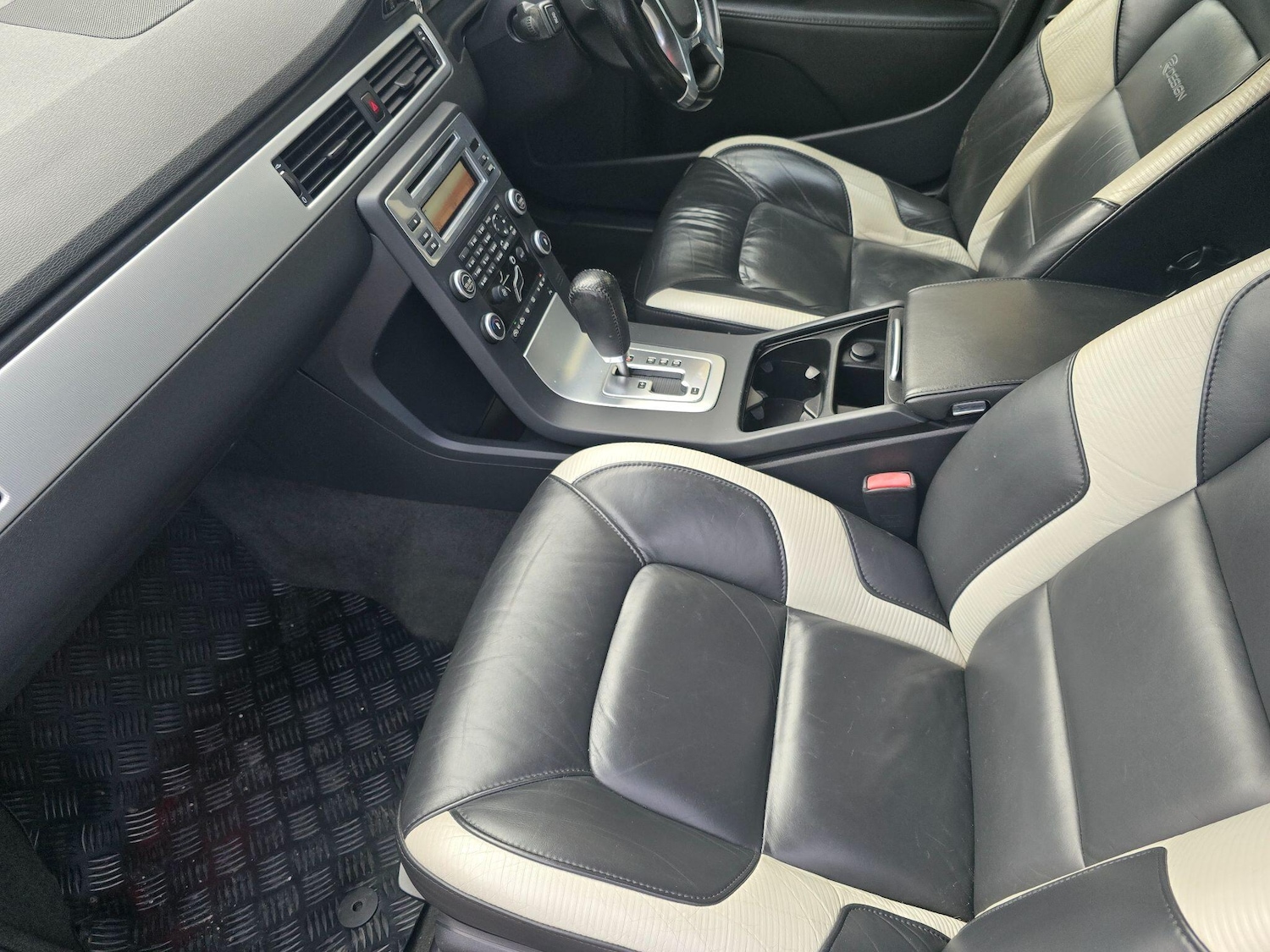 Used Volvo V70 2011 for sale - 76399295: Photo 27