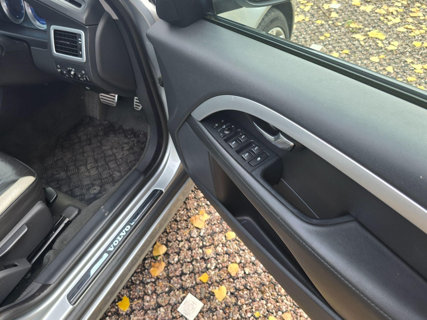 Used Volvo V70 2011 for sale - 76399295: Photo 8