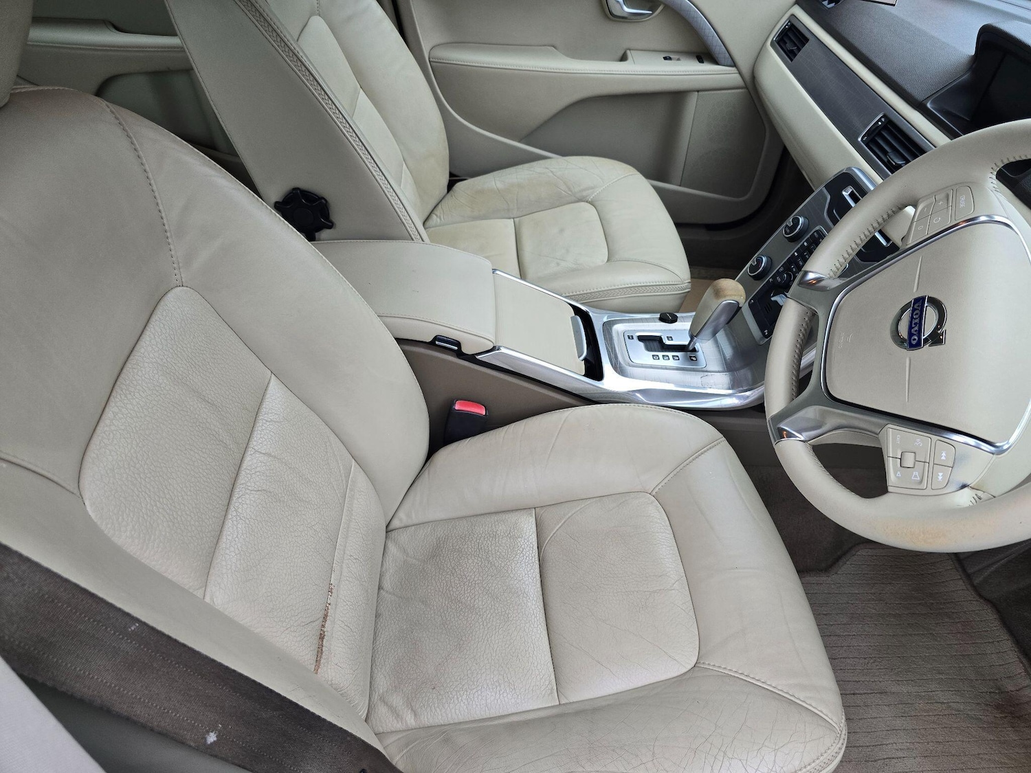 Used Volvo XC70 2011 for sale - 76528053: Photo 12