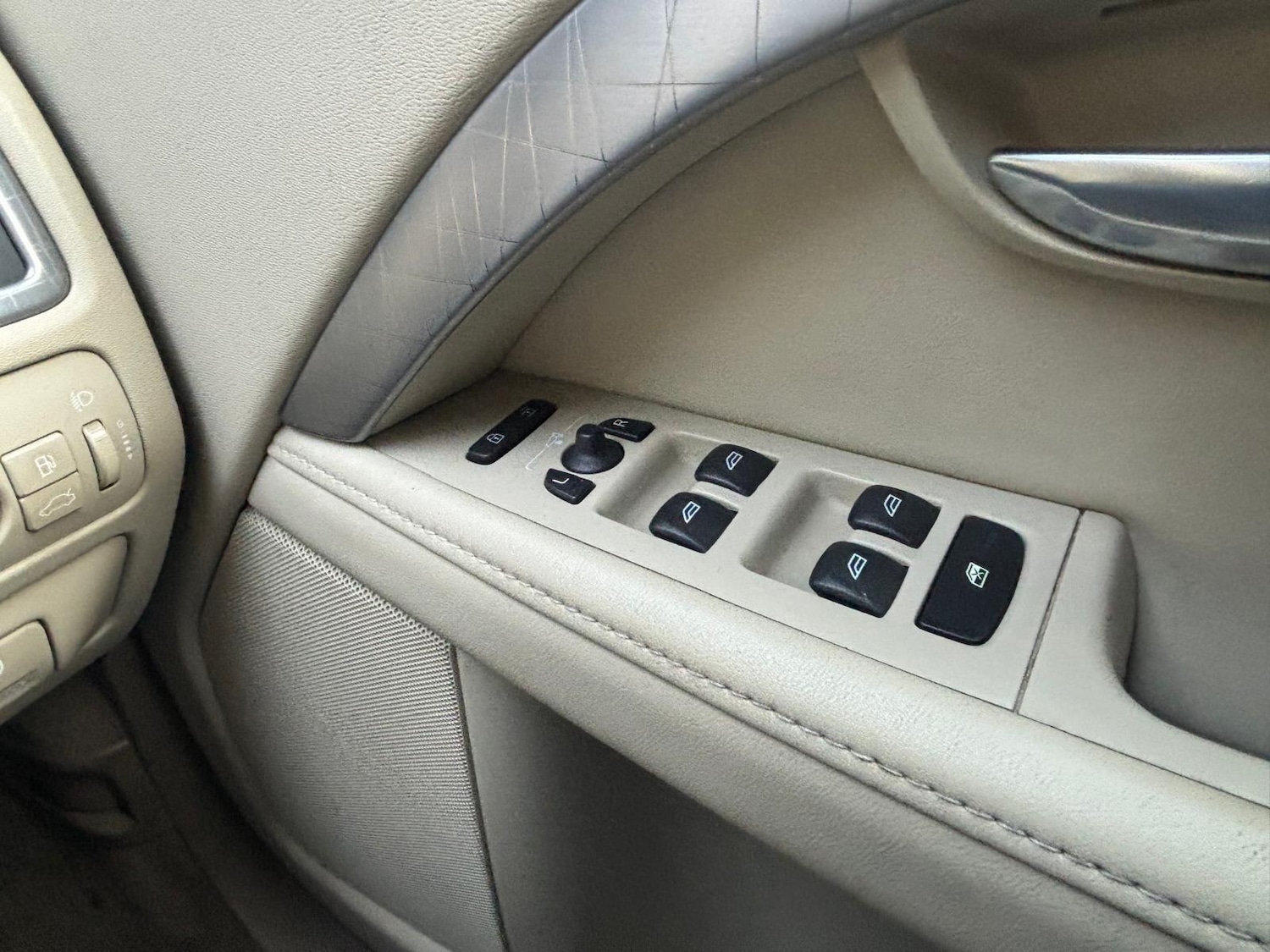 Used Volvo XC70 2011 for sale - 76528053: Photo 9