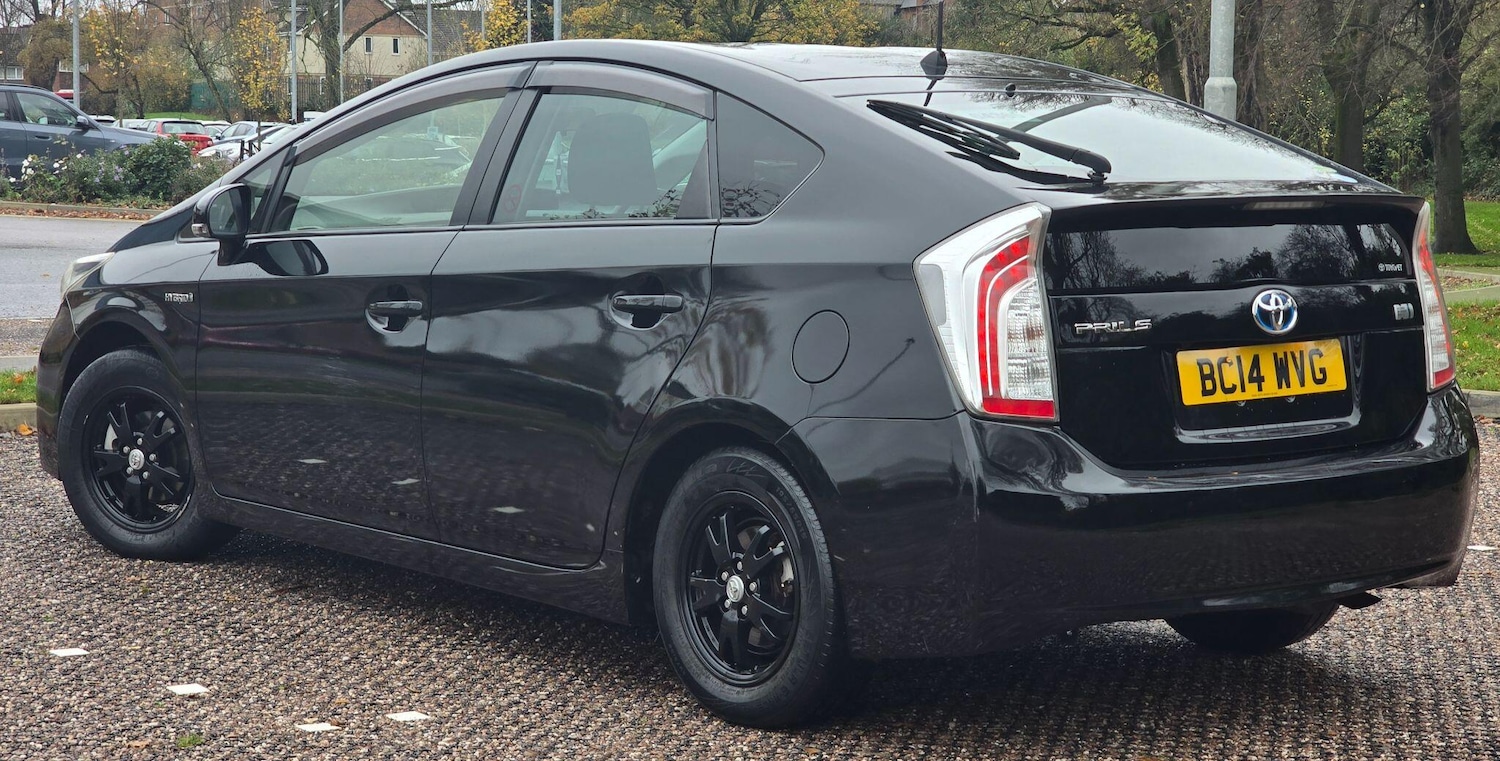 Used Toyota Prius 2023 for sale - 76562068: Photo 2