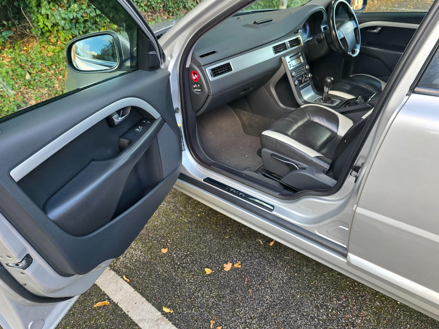 Used Volvo V70 2009 for sale - 76108517: Photo 25