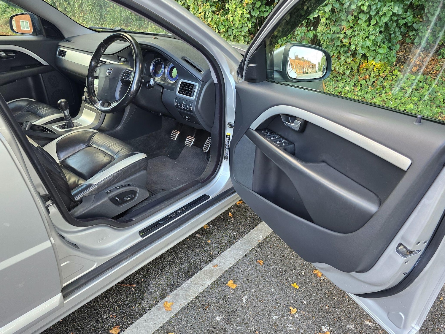Used Volvo V70 2009 for sale - 76108517: Photo 9