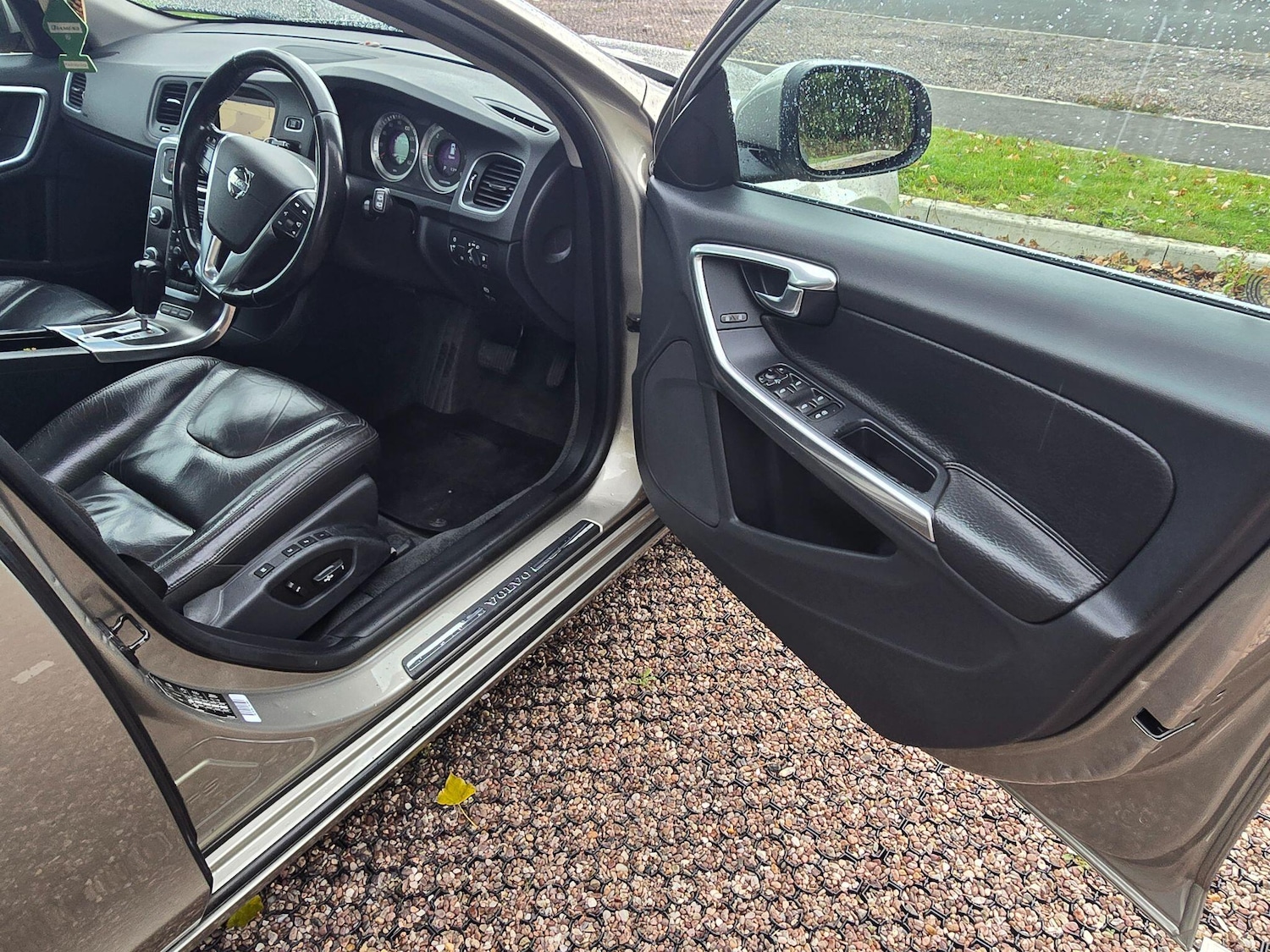 Used Volvo V60 2012 for sale - 75965791: Photo 9