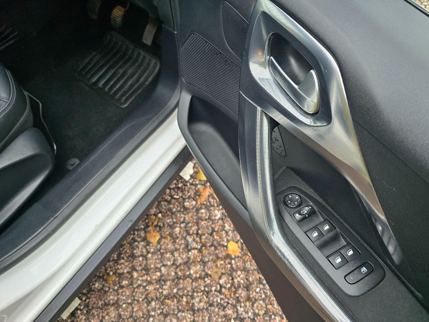 Used Peugeot 2008 2016 for sale - 76270903: Photo 10