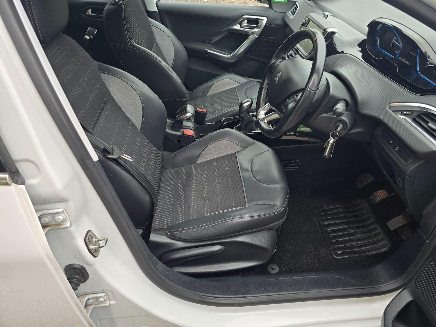 Used Peugeot 2008 2016 for sale - 76270903: Photo 11
