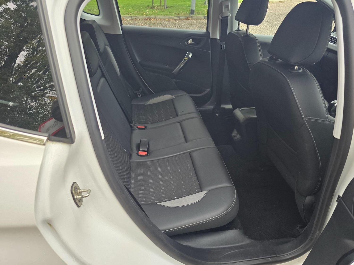 Used Peugeot 2008 2016 for sale - 76270903: Photo 17