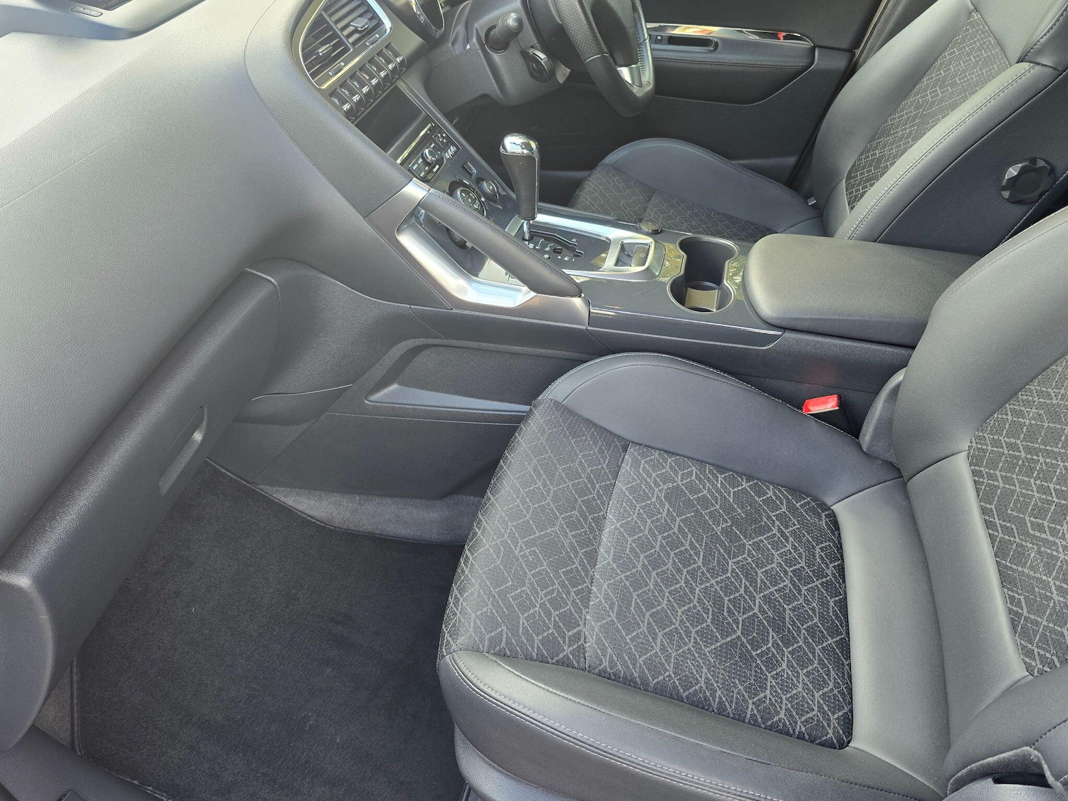 Used Peugeot 3008 2016 for sale - 76989861: Photo 25