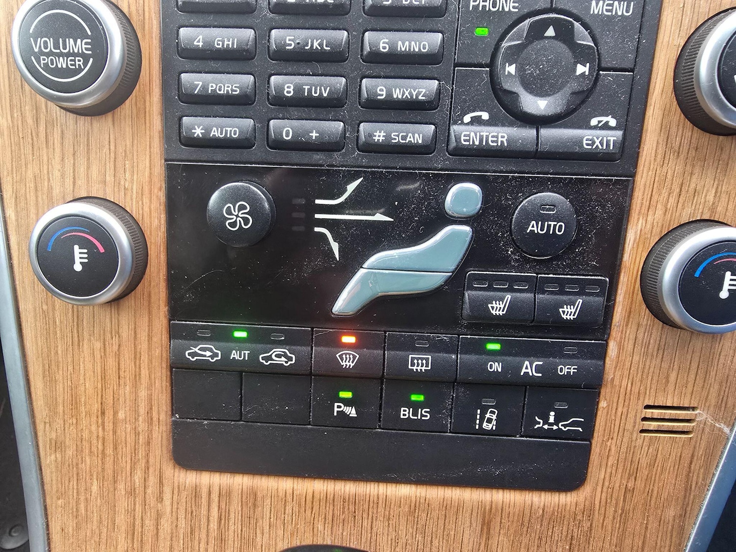 Used Volvo XC60 2010 for sale - 77290778: Photo 24