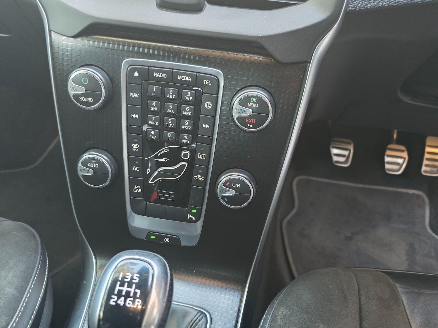 Used Volvo V40 2018 for sale - 76214446: Photo 32