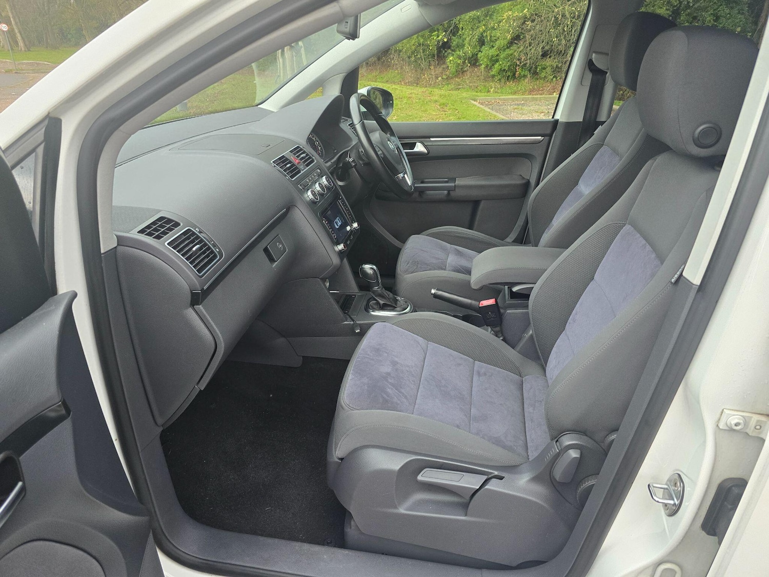 Used Volkswagen Touran for sale - 76727437: Photo 28