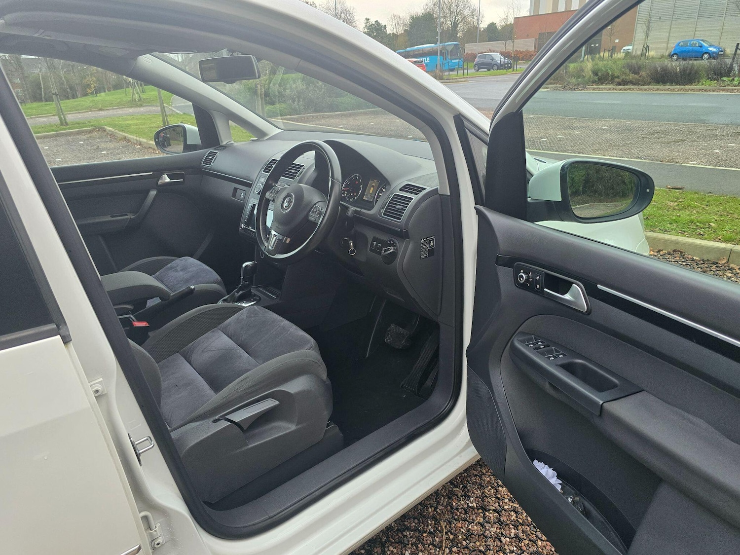 Used Volkswagen Touran for sale - 76727437: Photo 9