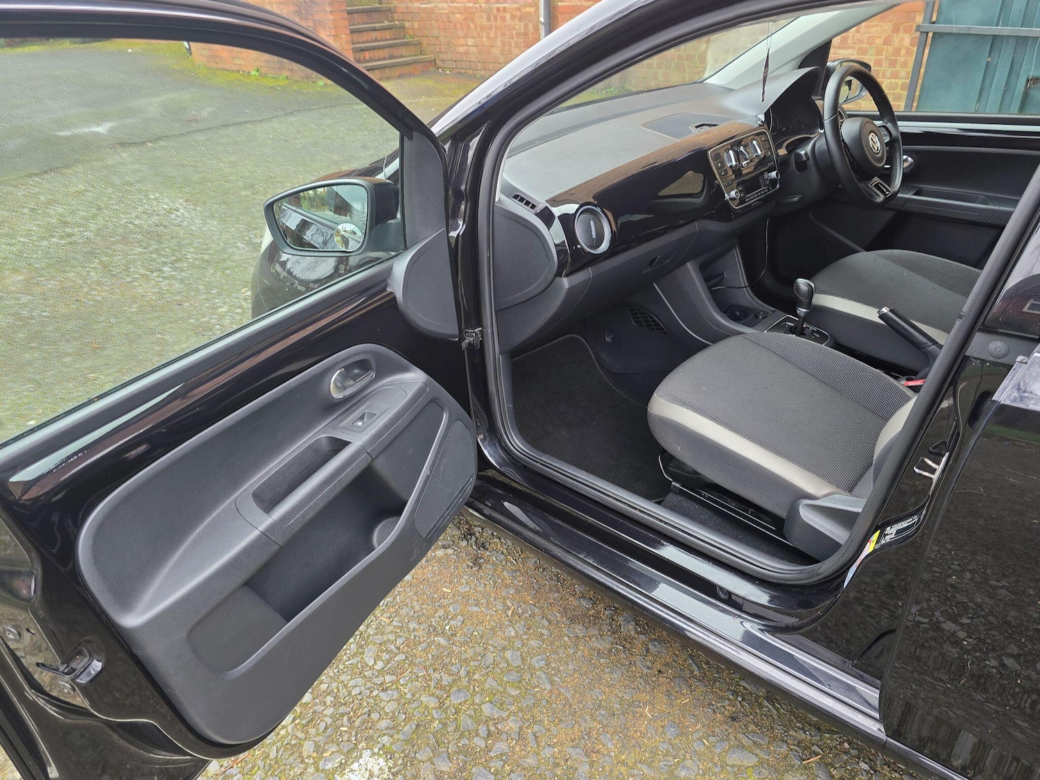 Used Volkswagen up! 2013 for sale - 77799059: Photo 25