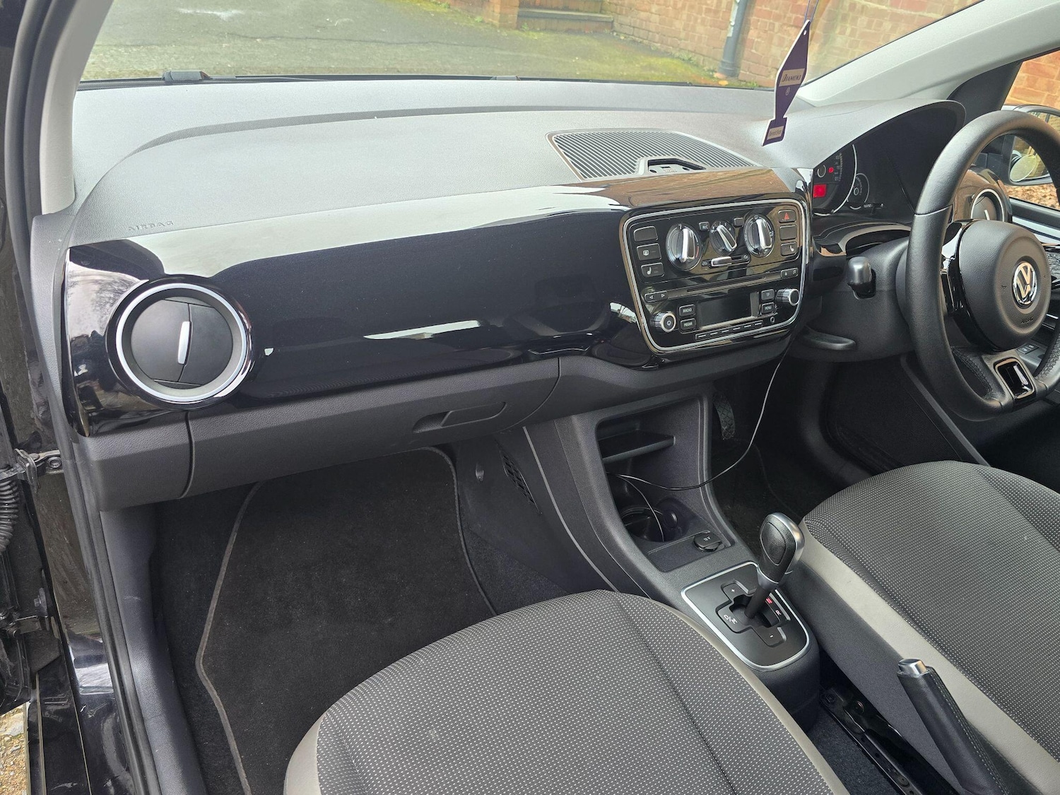 Used Volkswagen up! 2013 for sale - 77799059: Photo 28