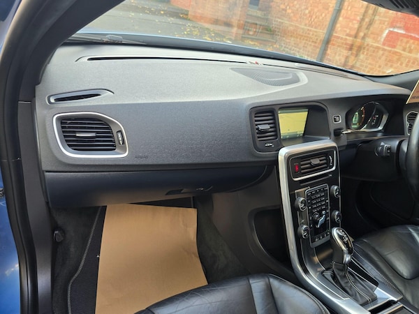 Used Volvo V60 2013 for sale - 76179563: Photo 32